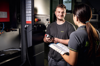 Technikerarbeit im Bereich der Fertigung